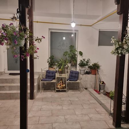 Hotel Casa Musceleana Cîmpulung Esterno foto