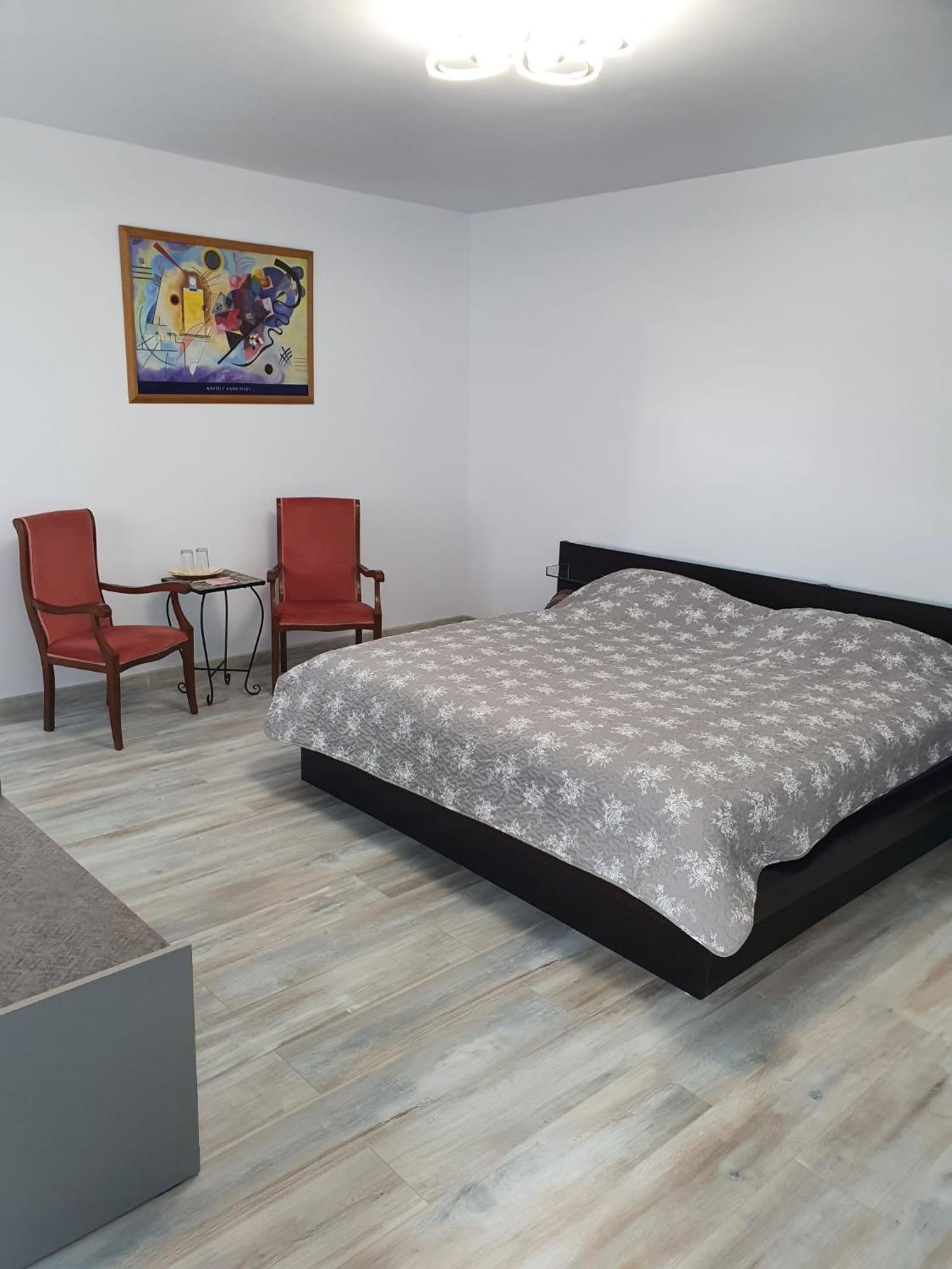 Hotel Casa Musceleana Cîmpulung Esterno foto