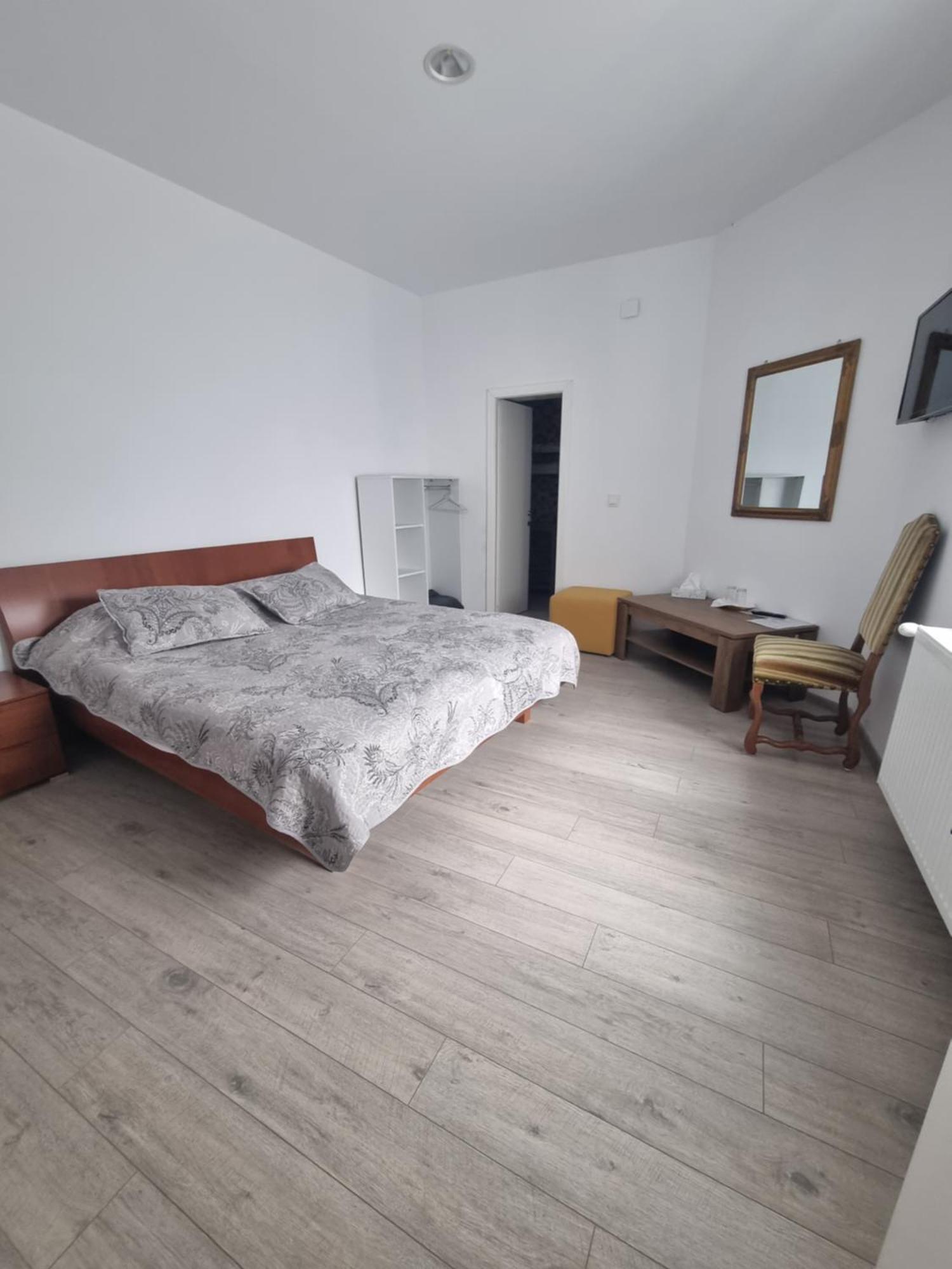 Hotel Casa Musceleana Cîmpulung Esterno foto
